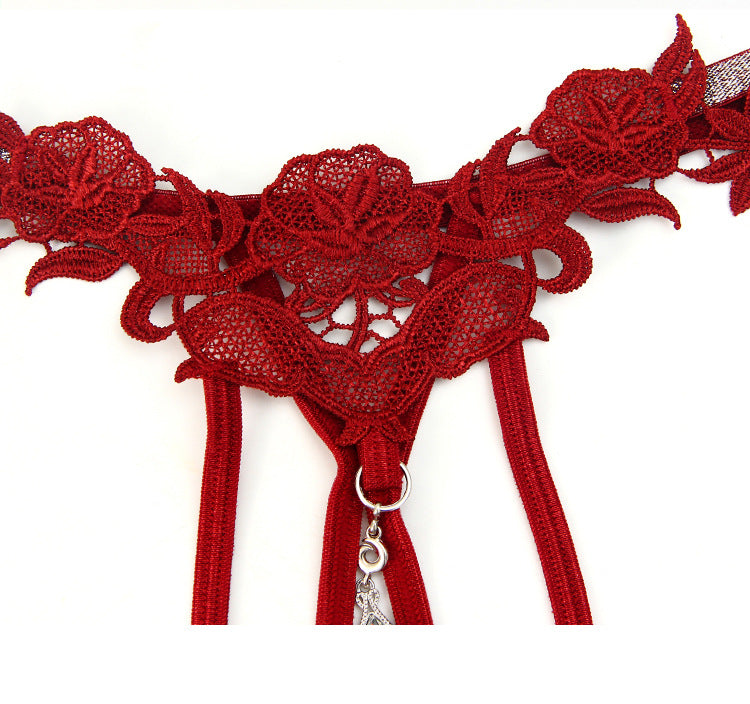 闪亮水钻刺绣开档丁字裤 Sparkly Embroidered Crotchless Thong with Charm