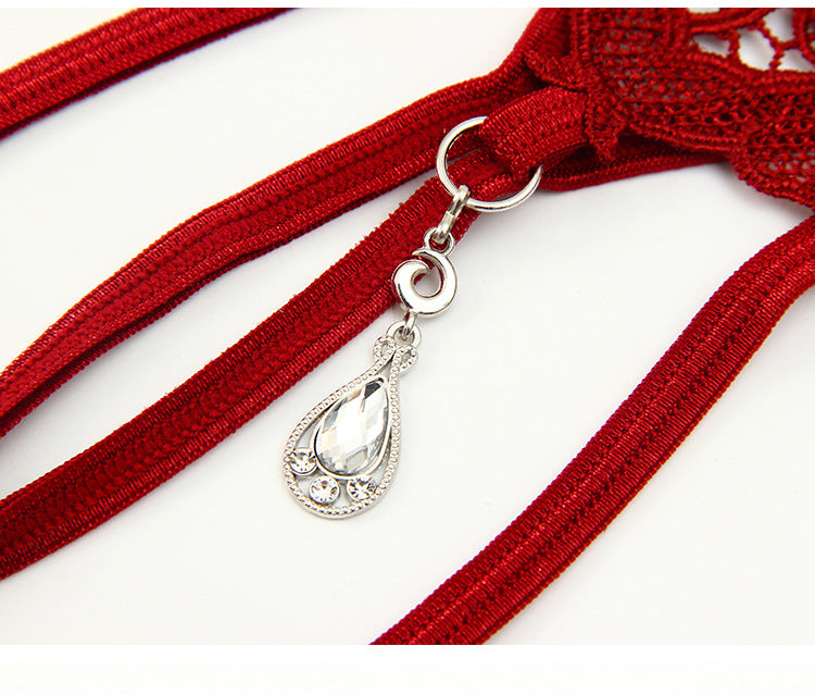 闪亮水钻刺绣开档丁字裤 Sparkly Embroidered Crotchless Thong with Charm